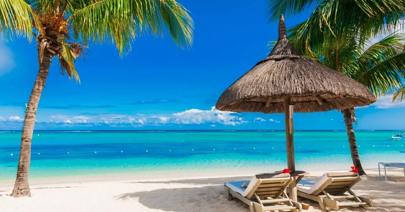 Voyage privé : image, photo d'une plage paradisiaque, eau turquoise, sable