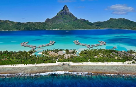 Voyager à Bora Bora : image de l'île paradisiaque avec ces bungalow, lagon…